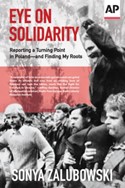 Book cover of the book Eye on Solidarity : Reporting a turning point in Poland - and finding my roots by Sonya Zalubowski
