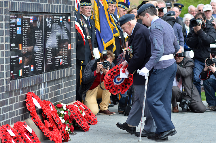 Jackie ‘Dinger’ Bell Lays Wreath - Spitfire Memorial Grangemouth