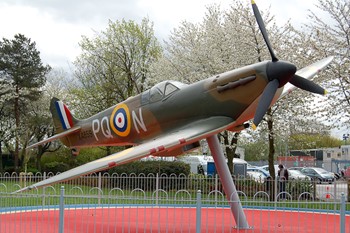 Spitfire Replica Unveiled at Grangemouth