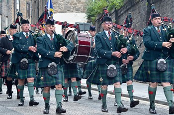 Royal Scots Association Pipe Band - Armed Forces Day Edinburgh 2015