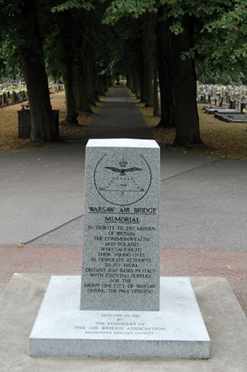 Warsaw Air Bridge Memorial, Newark, England