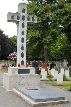 Memorial Cross to Polish Airmen at Newark, England
