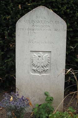 Polish War Grave - Pplk Romuald Sulinski DSO DFC - Newark, England