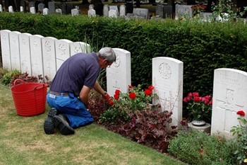Polish War Graves at Newark- Gardener from CWGC