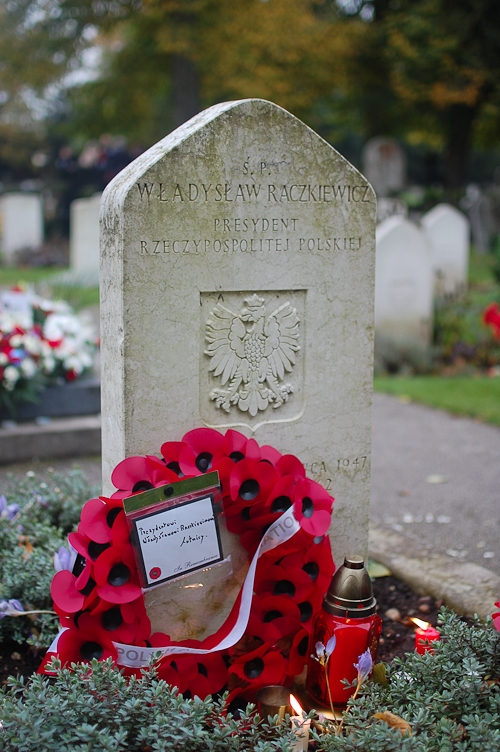 Wreath - Wladyslaw Raczkiewicz - Newark Cemetery