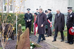 Kenny MacAskill MSP lays a Wreath at the Polish War Memorial, Edinburgh