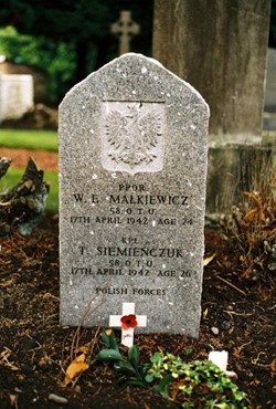 Polish Grave - W E Malkiewicz and T Siemienczuk - Grandsable Cemetery, Grangemouth