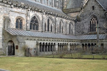 Cloisters, Garth and Cross of Sacrifice, Paisley Abbey, Scotland