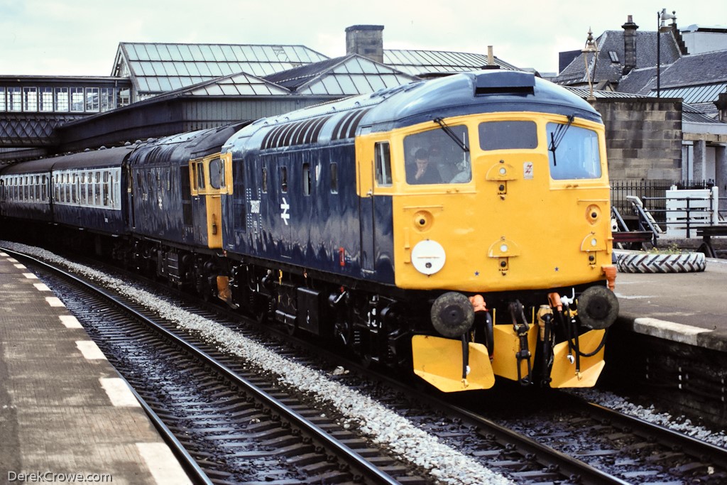 26037 and 27005 Stirling Railway Station