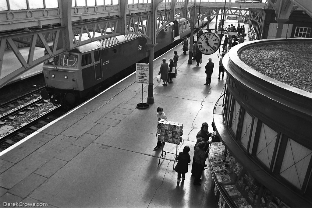 47051 Stirling Railway Station 1983
