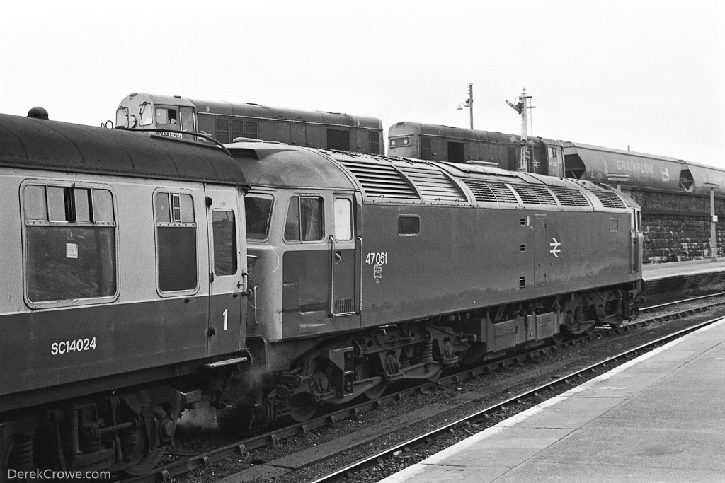 47051, 20069 and 20225 Dundee Railway Station 1984