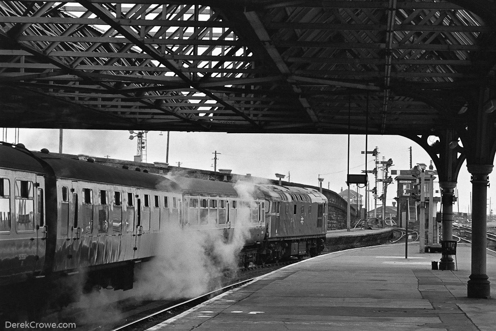27010 Dundee Railway Station 1984