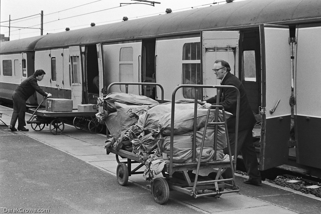 Mail by Rail The Clansman Motherwell Station 1984