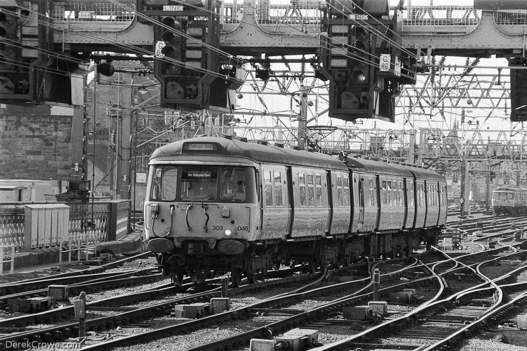 303046 EMU Glasgow Central Railway Station 1989