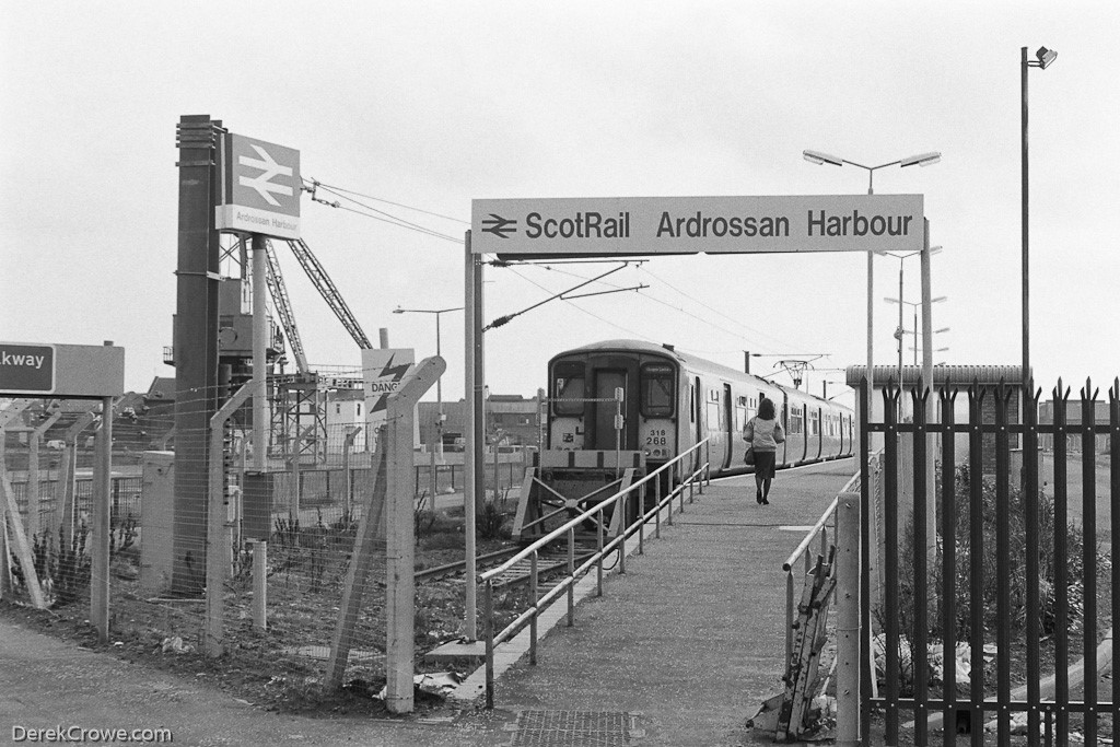 Class 318 Ardrossan Harbour station 1991